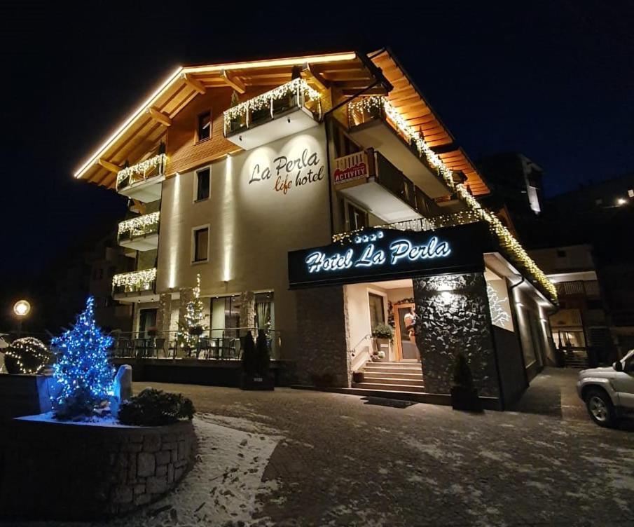 Hotel La Perla Andalo Bagian luar foto
