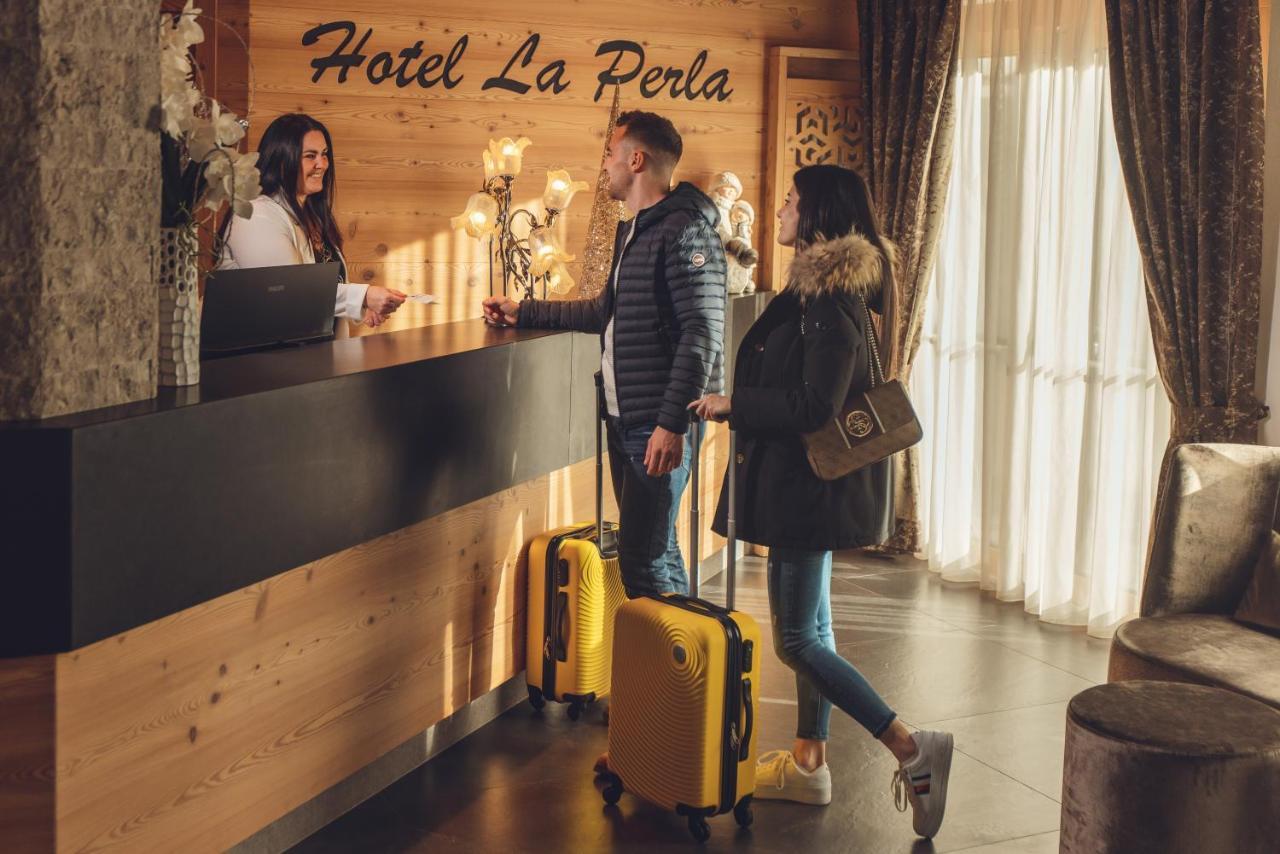 Hotel La Perla Andalo Bagian luar foto