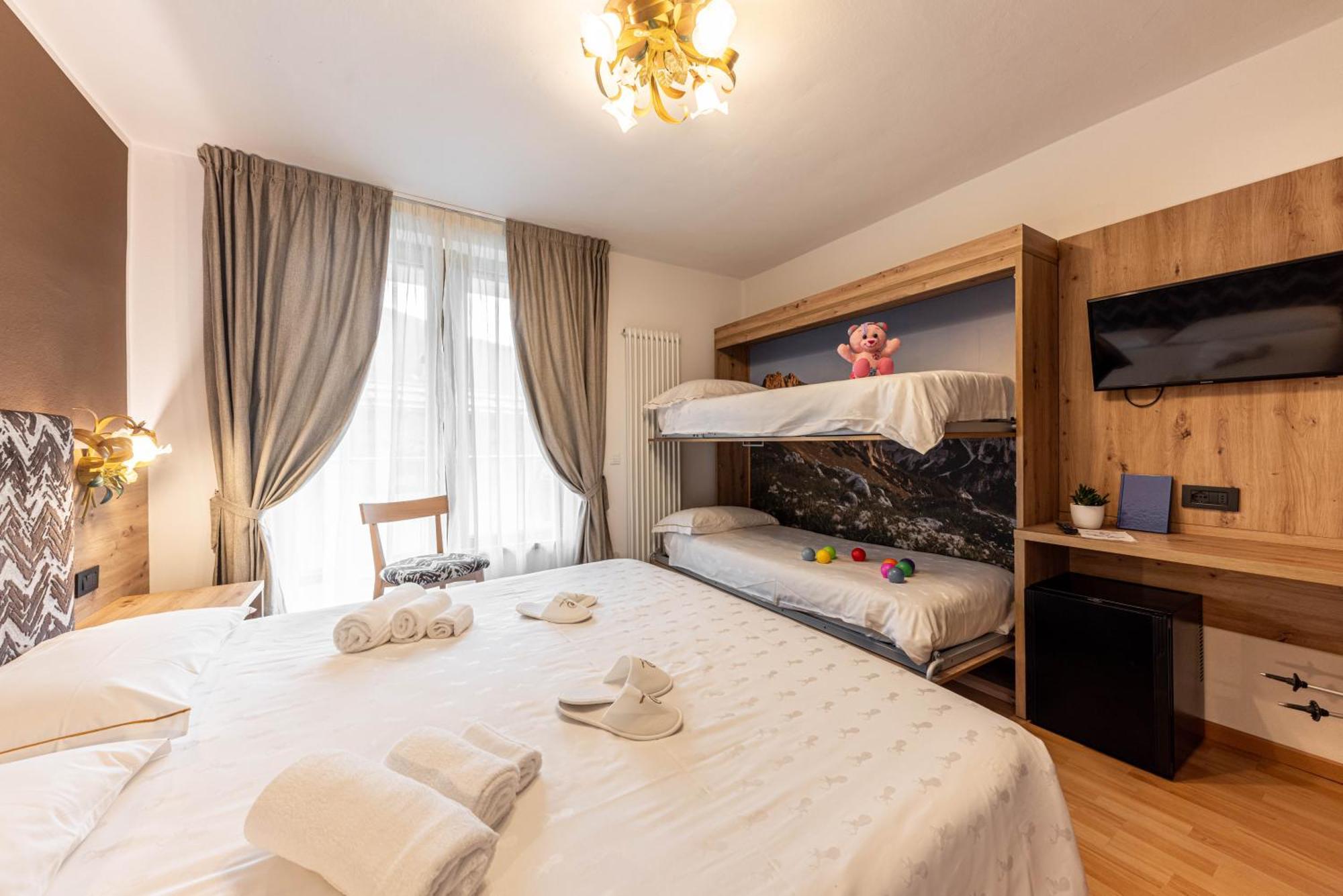 Hotel La Perla Andalo Bagian luar foto