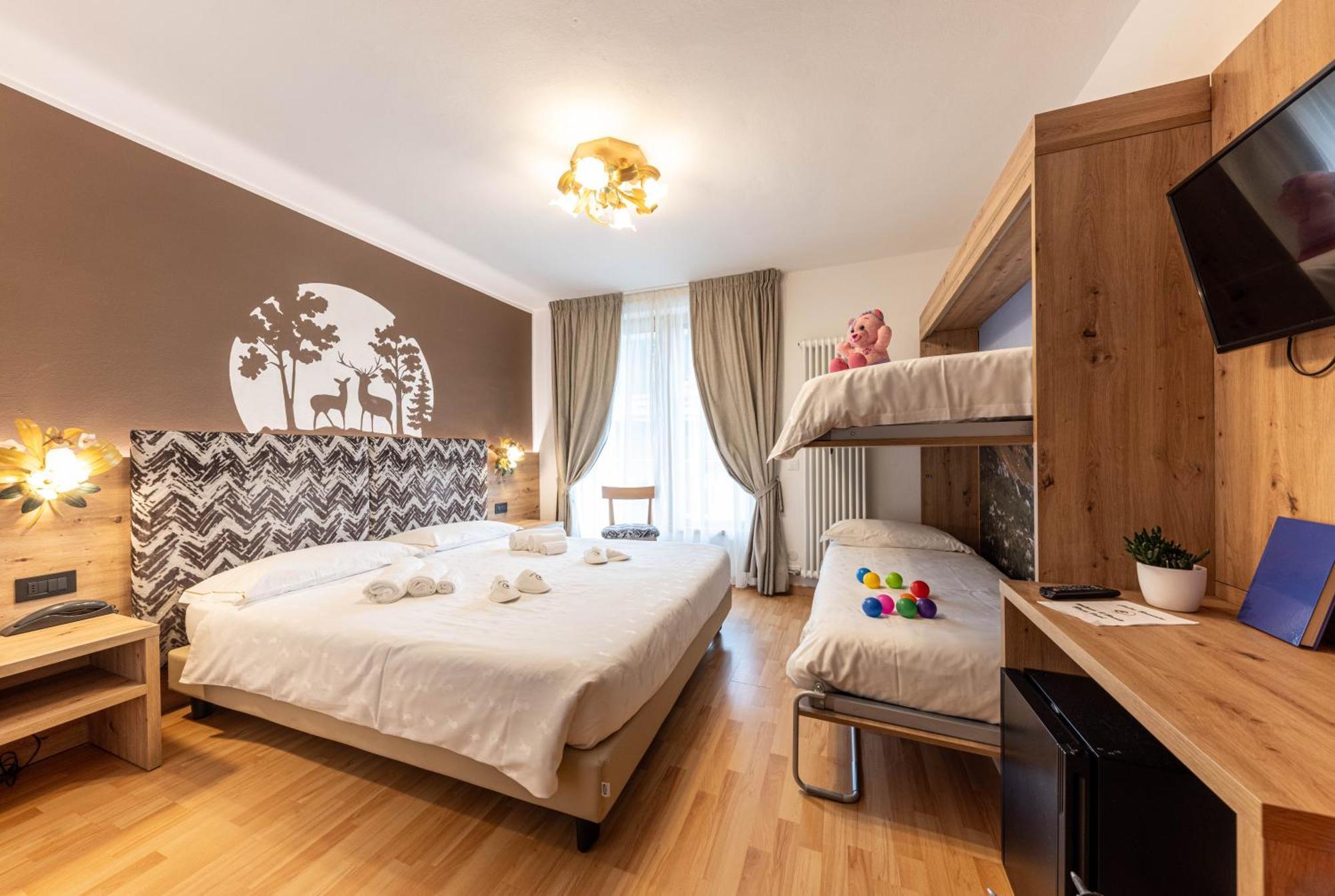 Hotel La Perla Andalo Bagian luar foto