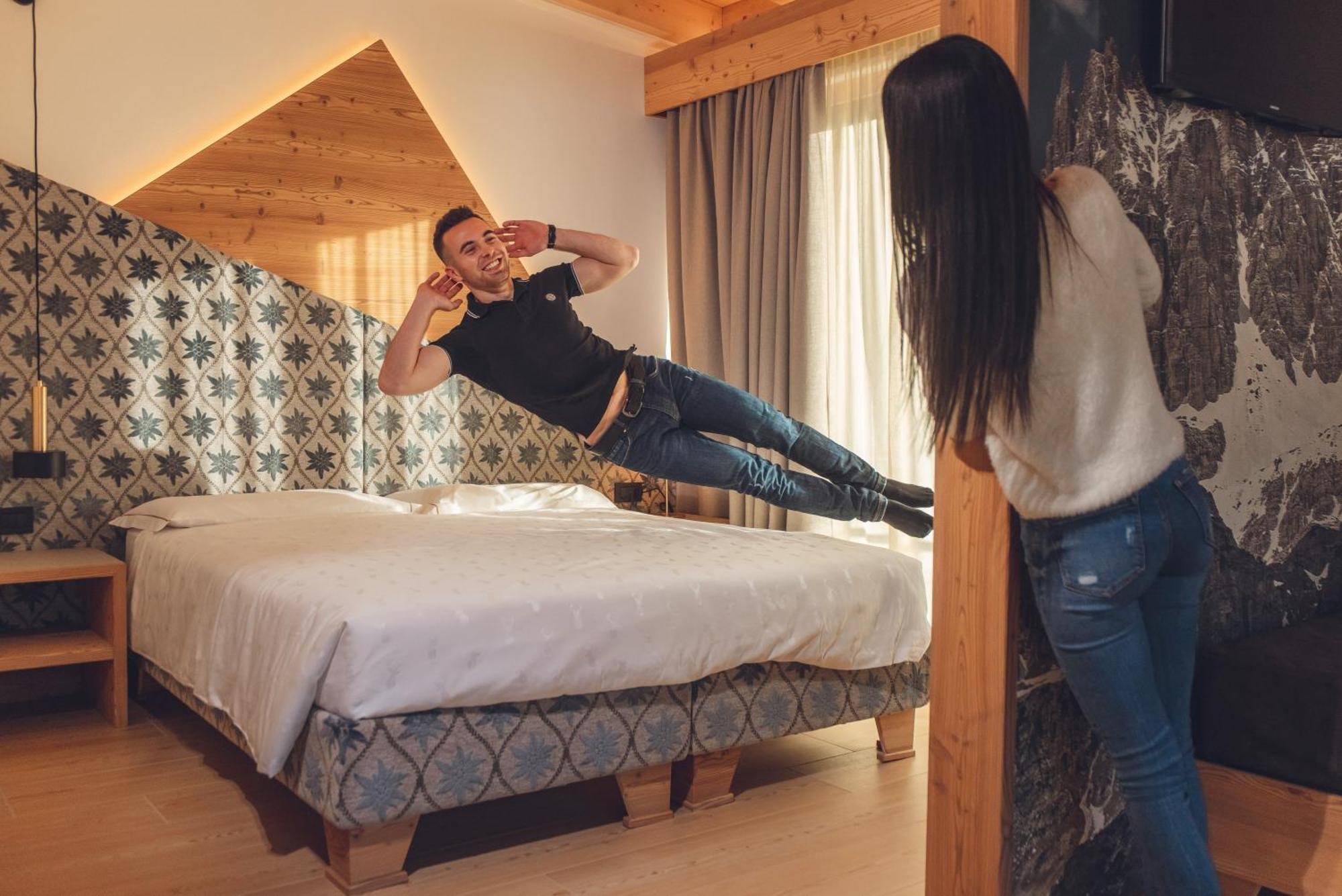 Hotel La Perla Andalo Bagian luar foto