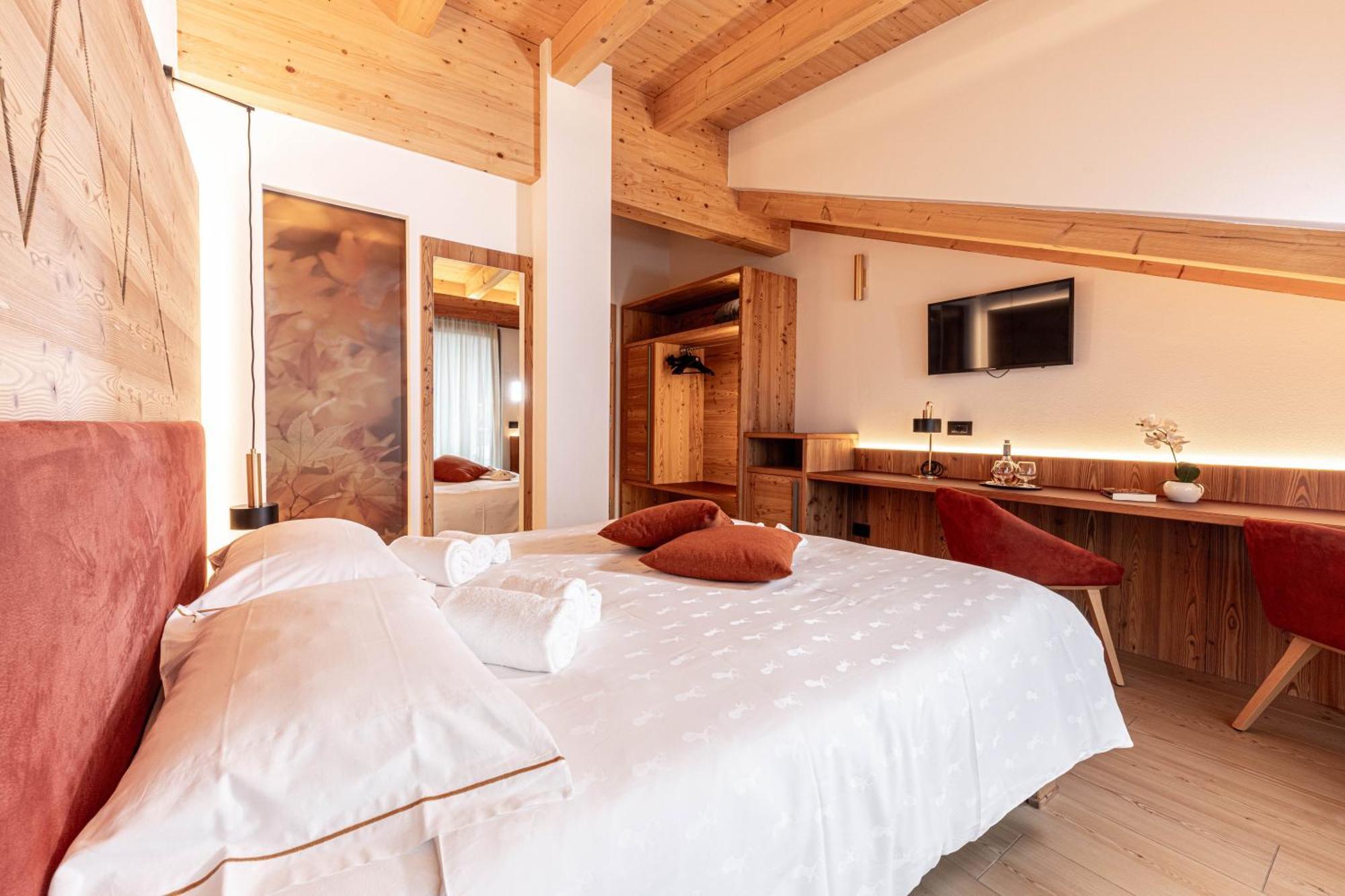 Hotel La Perla Andalo Bagian luar foto